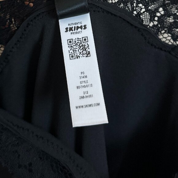 SKIMS Fits Everybody Lace Cami Bodysuit in Onyx Black Size Small - Picture 8 of 12
